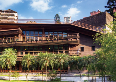 The Taipei Public Library Beitou Branch blends in naturally with its surroundings. It is Taiwan’s first diamond-class green building.